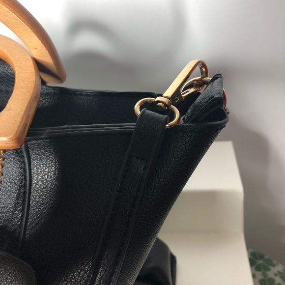 Vegan Leather Purse in Pristine Condition!! - Picture 6 of 12